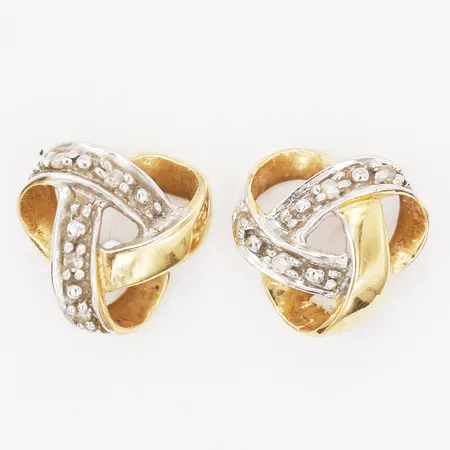 Ett par örhängen med diamanter 8 x ca 0,005ct, GHA, höjd: 8 mm, bredd: 8 mm, snurrebussar i metall, 18K guld. Vikt: 1,3 g