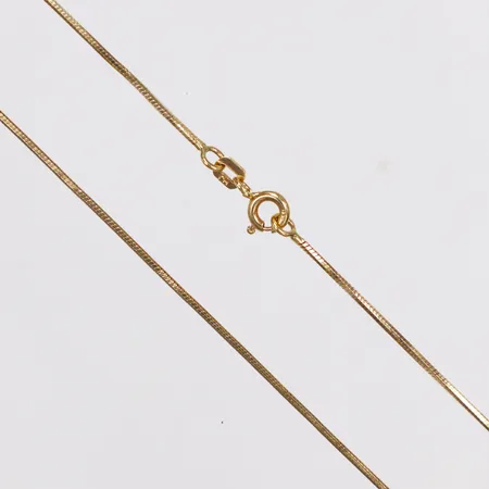 Kedja, Ormlänk, kantig, italienska stämplar, längd 46cm, bredd 1mm, ojämn, 18K  Vikt: 5,2 g