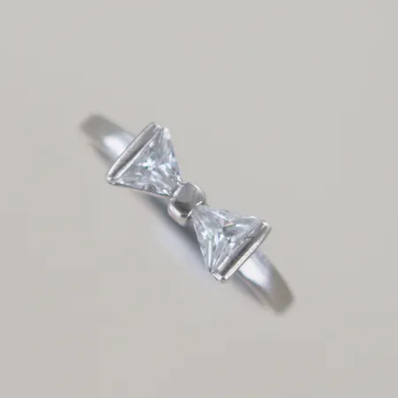 Ring med stenar, Ø 19 mm, silver 925/1000 Vikt: 2,6 g