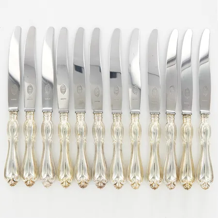 12 knivar, blad i stål, skaft fyllda i silver, 25,2cm, silver  Vikt: 739,5 g
