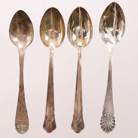 4 Kaffeskedar, gravyr, 830/1000 Silver 44,2g.