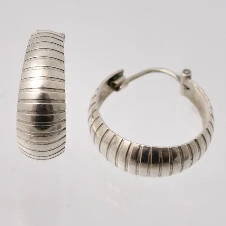  1par örhängen i silver, mått 22x23,4mm, 925/1000, vikt 4g.