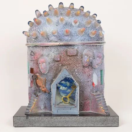 Skulptur, "Opening", Bertil Vallien, f.1938, sandgjutet glas, unik, numrerad 7186195 Kosta Boda, signerad och daterad -06 på granitsockel, höjd ca 37 cm, bredd ca 30cm. Skickas ej. Hämtas på kontoret på Östermalm. Specialfrakt, kontakta pantbankskontoret för mer information.