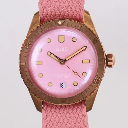 Armbandsur, Oris Divers Sixty-Five "Cotton Candy", automatisk, brons/stål, 38mm, safirglas, datum (återställer ej korrekt), refnr: 0173377713158, snr: 4001759, två rosa tygarmband, cert, tag, manual, box, ytterkartong 