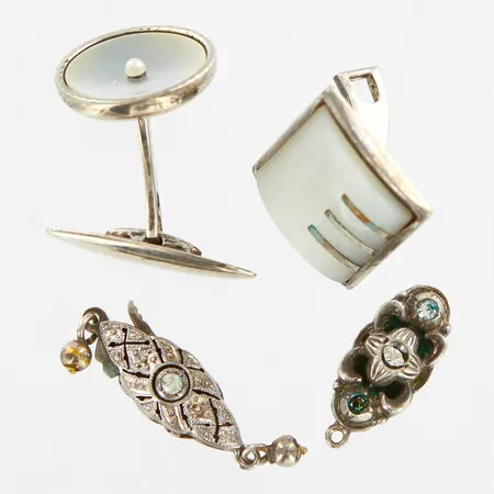 2 udda manschettknappar med pärlemo, 2 lås, stenar saknas, 835/1000 silver Vikt: 11,2 g