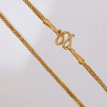 Collier, längd 61cm, bredd 3mm, ojämnheter, Thaiguld, 3 baht, 23K  Vikt: 45,6 g