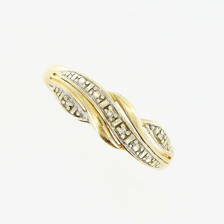 Ring, diamanter 4 x ca 0,005ct, stl 19¾, bredd 1,3-6,2, slitage, 18K. Vikt: 2,2 g