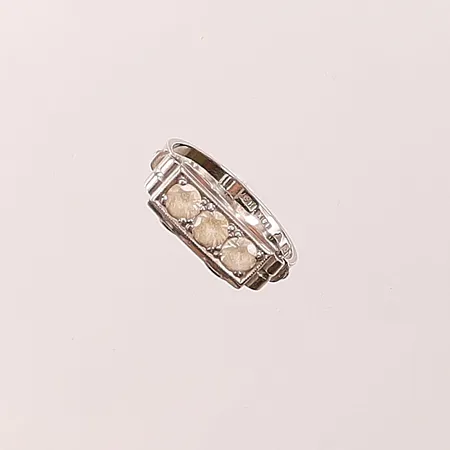 Ring, Ø17½, bredd:7mm, vita stenar, 18K 3,3g.
