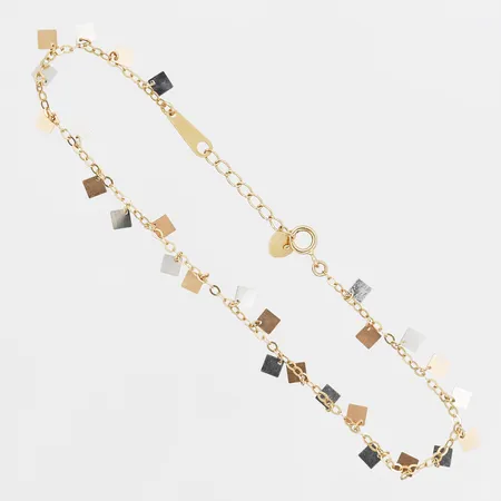 Armband med berlocker, vitguld/gulguld/rödguld, längd ca 18cm, 18K guld Vikt: 2 g