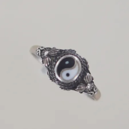 Ring, Ø 18½ mm, bredd 8 mm, silver 925/1000 Vikt: 2,1 g