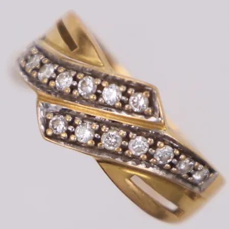 Ring med diamanter 14 x ca 0,02ct, stl 16½, bredd: 2,5-9,5mm, Guldfynd, 18K Vikt: 4,4 g