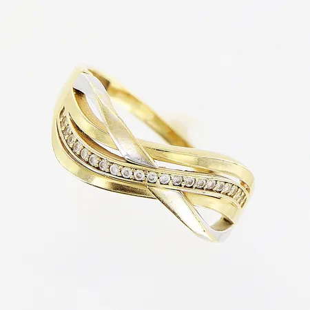 Ring, stenar, stl 19½, skev skena, vit/gulguld, slitage, 14K. Vikt: 3,2 g