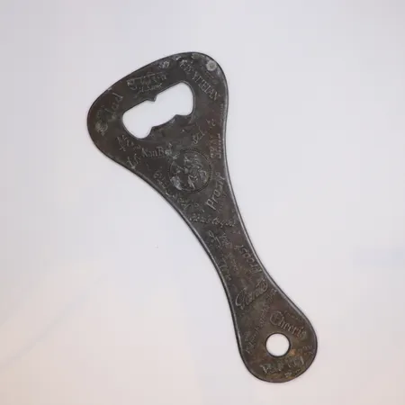 Stor Reklam-Kapsylöppnare med skål på olika språk, längd 25cm, slitage, 1900-talets mitt 