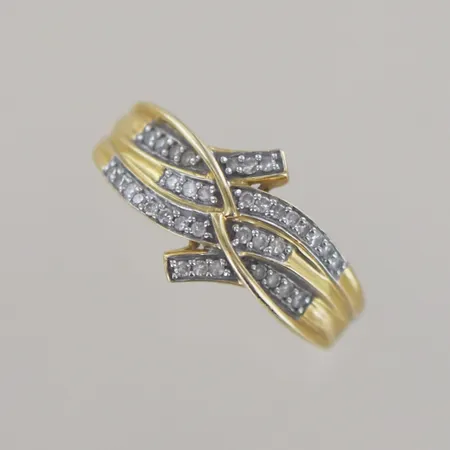 Ring med diamanter 36x0,01ct, Ø 19¾ mm, bredd 6,9 mm, 18K Vikt: 4,5 g