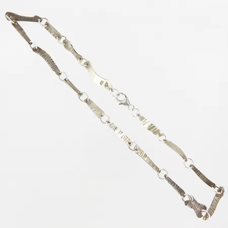 Collier, ca 45cm, bredd ca 4-10mm, stämplad Lill, 925/1000 Silver Vikt: 22,3 g