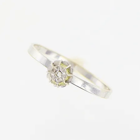 Ring, diamant ca 0,01ct, 8/8-slipad, stl 18, bredd 1,6-5mm, vitguld, 18K. Vikt: 1,2 g