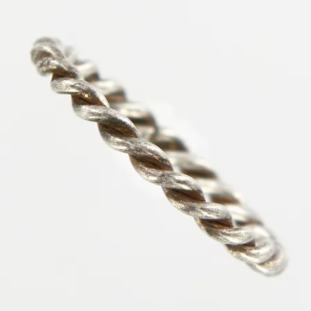 Ring, tvinnad modell, stl 16, ostämplad Vikt: 1 g