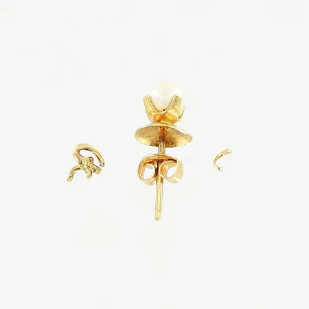 Enstaka örhänge, pärla Ø4mm, 18K. Vikt: 0,5 g