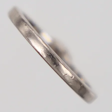 Ring slät, stl 15, bredd 2mm, vitguld, 18K Vikt: 2,4 g