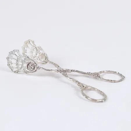 Tång med genombruten floral dekor, längd: 119 mm, 830/1000 silver. Vikt: 22,6 g