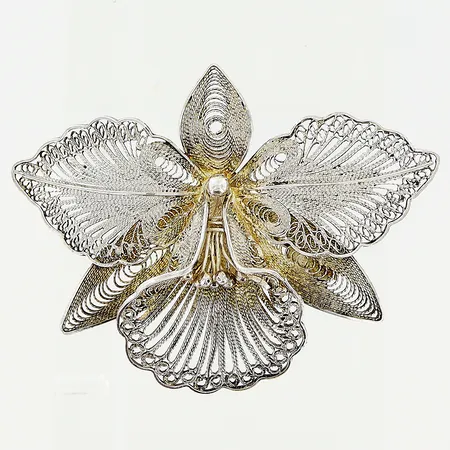Brosch Fligran, 45x35mm, låsögla i behov av justering, silver 925/1000. Vikt: 5,1 g