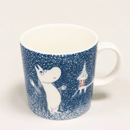 Muminmugg, lätt snöfall, vintersäsong 2018, Arabia, Finland, höjd 8cm, Ø8,5cm, rymmer 0,3L, porslin  Skickas med paket.