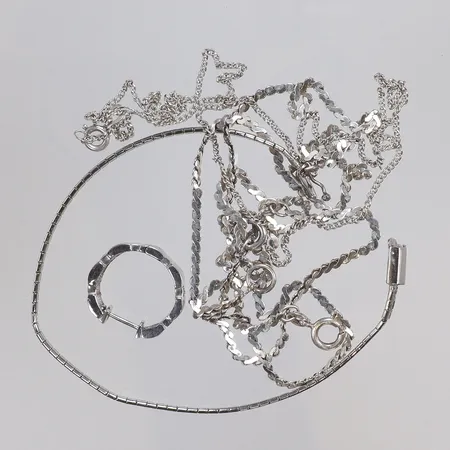 Diverse silver, delvis defekt silver 830-925/1000 Vikt: 16,9 g