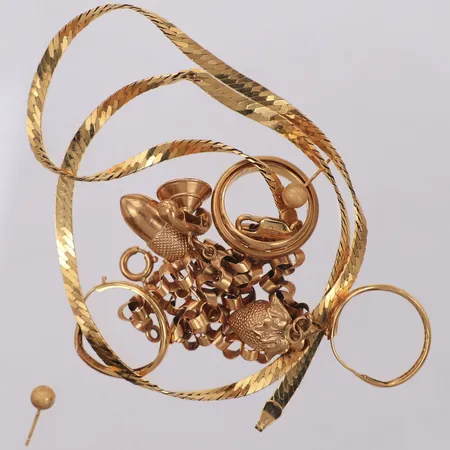 Diverse guld, defekter/gravyrer, 18K Vikt: 28 g