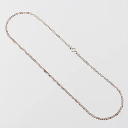 Collier, längd ca 42 cm, bredd 2.6 mm, silver. Vikt: 6,6 g