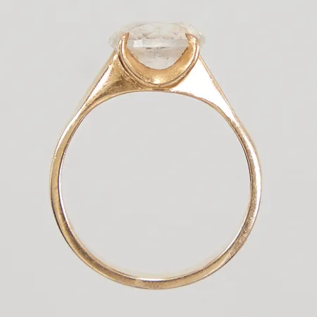 Ring med vit sten, stl 19, bredd 3,4-9,8mm, sliten sten, 18K, Vikt: 5,9 g
