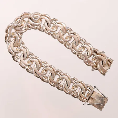 Armband, 21,5cm, bredd:17mm, tjocklek:6mm, 830/1000 Silver 104,9g.