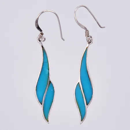 Ett par örhängen, längd: ca 5cm, bredd: ca 2-8mm, 925/1000, silver Vikt: 3 g