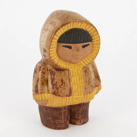 Figurin Nord, ur serien alla världens barn, Lisa Larson för Gustavsberg, höjd ca 12cm, stengods, etikettmärkt samt stämpelmärkt 