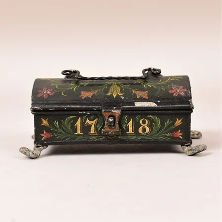 Skrin, bläckställ, bemålad plåt, bär datum 1718, 1800-tal, längd ca 12cm, senare målad, slitage, skador, lock saknas på glasbehållare.