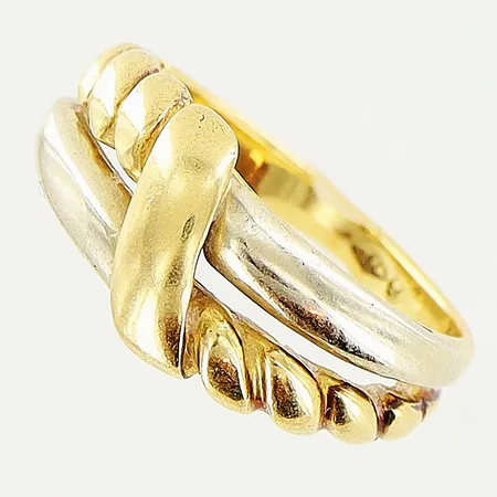 Ring stl 17, bredd 2,5-8mm, mönster delvist tvinnat, gul/vitguld, i behov av rodiering, 18K Vikt: 6,2 g