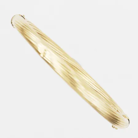 Stelt armband, öppningsbart, ihåligt, innermått: 60x50mm, bredd: 6mm, ojämnheter/bucklor, 18K guld.  Vikt: 11,4 g