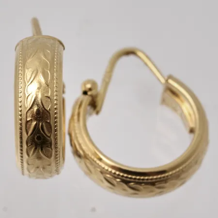 1par örhängen i 18K guld, mått 13,5x16mm, bredd 4,5mm, tillverkad av UnoAerre, vikt 2,26g.