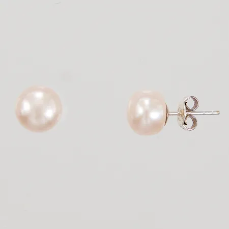 Ett par örhängen, odlade pärlor, Ø8,7mm, stift, silver, Bruttovikt: 2,3g.