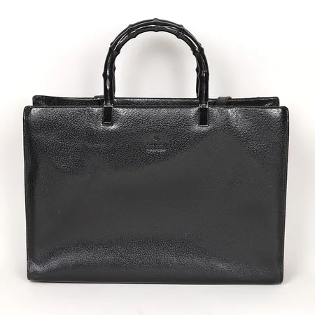 Väska, Gucci Bamboo 2-way tote, av Tom Ford år 1990, svart skinn, handtag i bambu, beslag i vitfärgad metall, axelrem, datumkod: 0021034, invändigt två fack, åldersbetingat slitage, fläckar invändigt, dustbag. 