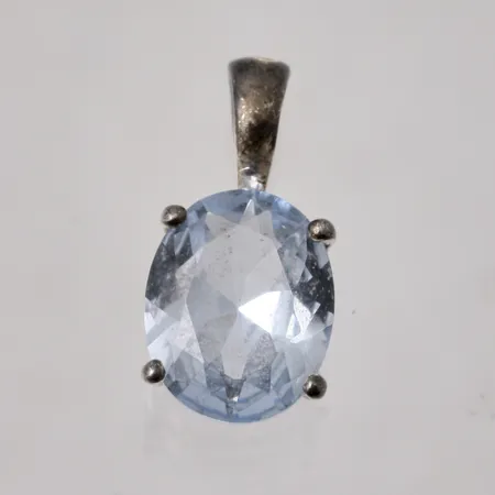 Hänge i silver, mått 8x16,5mm, 1st blå sten 8x10mm, 925/1000, tillverkad av Guldfynd, vikt 1,25g.