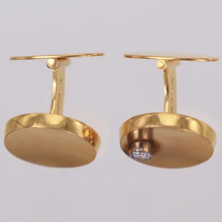 Manschettknappar, längd 20mm, bredd 16mm, en manschettknapp med diamant ca 0,16ct, Heribert Engelbert år 1983, 18K Vikt: 14 g