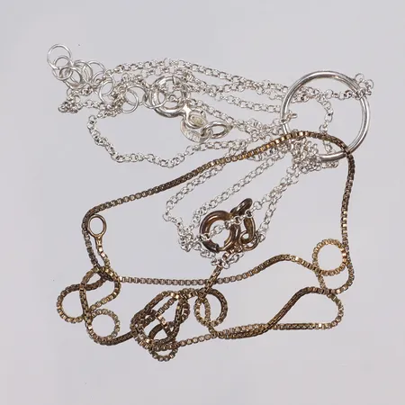 Diverse silver, collier och kedja, delvis missfärgat, silver 925/1000  Vikt: 3,5 g