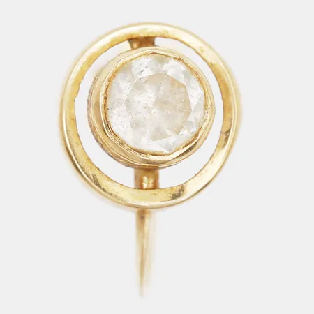 Ett udda örhänge med vit sten, Ø9mm, skruvstopp, 18K guld.  Vikt: 1,2 g