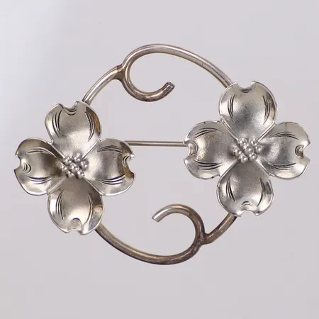 Brosch, längd 50mm, stämplad NYE, 925/1000 silver Vikt: 5,1 g