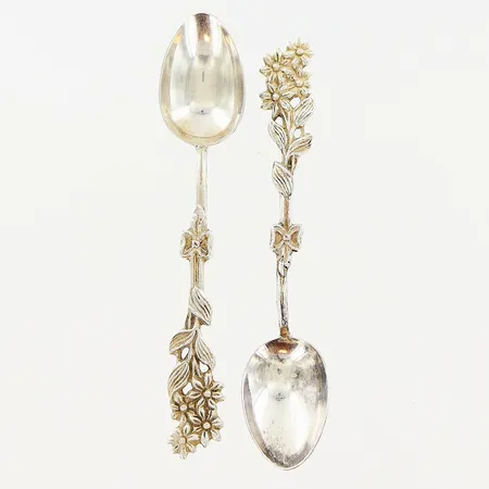 2 kaffeskedar Svensk Floran, 100mm, GEWE, silver 830/1000. Vikt: 19,3 g