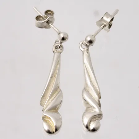  1par örhängen i silver, mått 6,3x30,7mm, 925/1000, vikt 2,63g.
