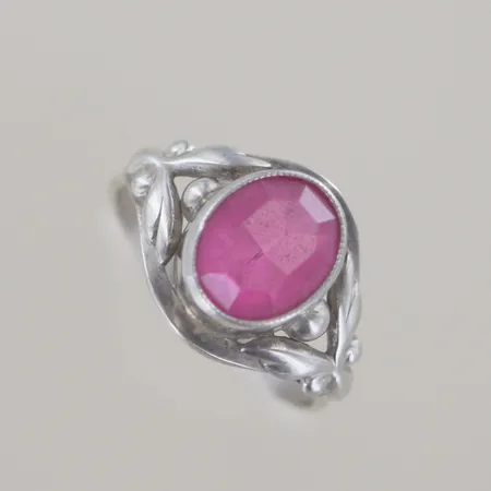 Ring med sten, Ø 18 mm, höjd 13,4 mm, silver 925/1000 Vikt: 3,1 g