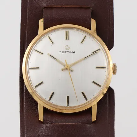 Herrur Certina, gravyr, tickar igång men ej funktionstestat, diameter 33.8 mm, 18k. Vikt: 0 g