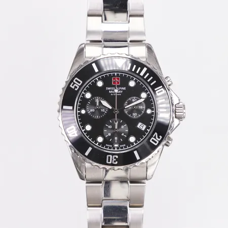 Herrur, Swiss Alpine Military by Grovana, Ø43mm, refnr: 7053.9SO, stål, quartz, kronograf, datum, svart urtavla, mineralglas, stållänk, viklås, repor länk, inga tillbehör. Vikt: 0 g