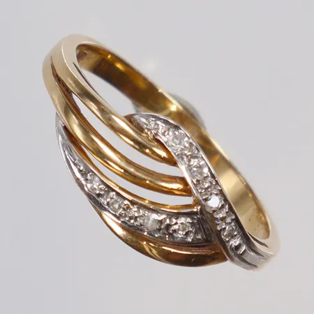 Ring tvåfärgad med diamanter 8xca0,01ct stl 19 bredd 2-9mm 18K
